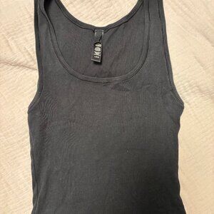 Skims Cropped Tank Top